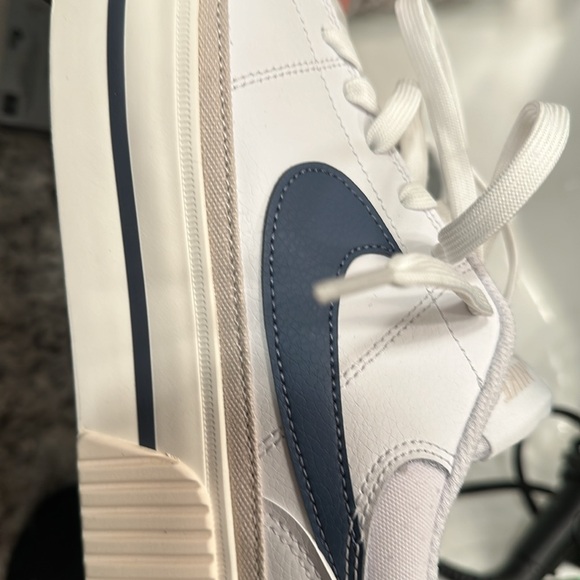 Woman’s court legacy lift NIKE sneaker size 9 Blue swoosh - Picture 6 of 7